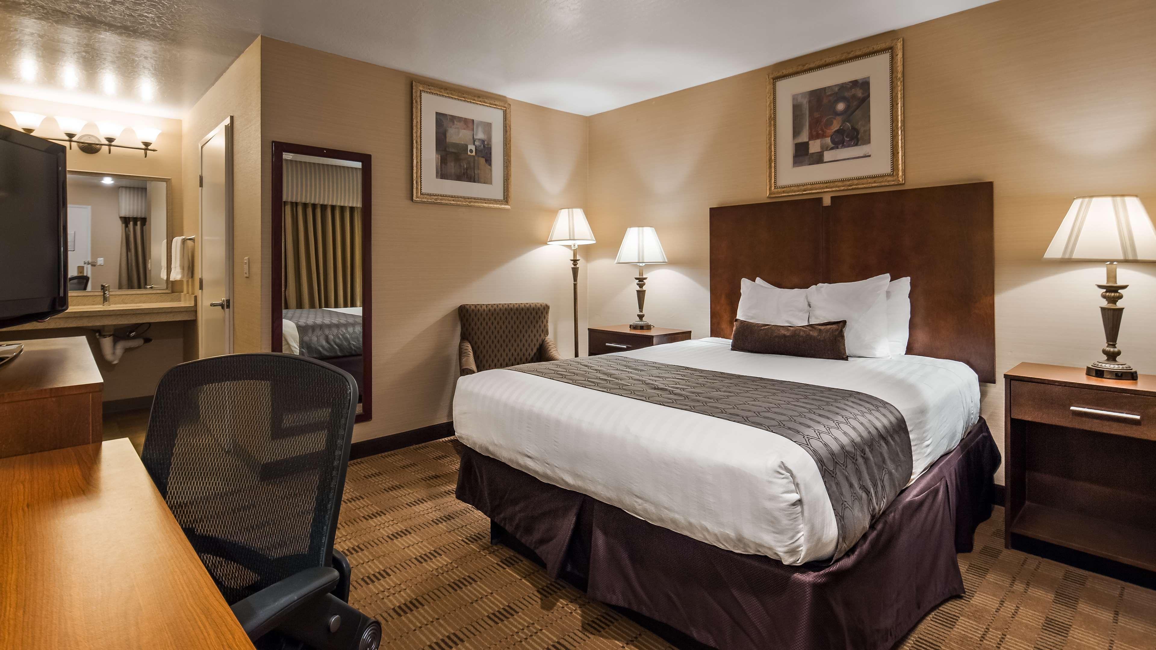 Western 3* Santa Clara